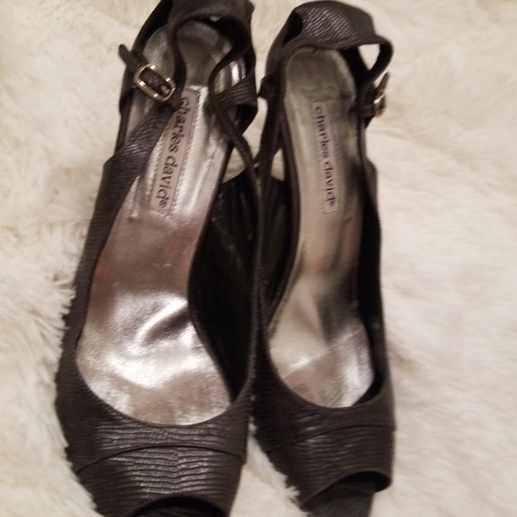 Shoe - Picture 2 of 3